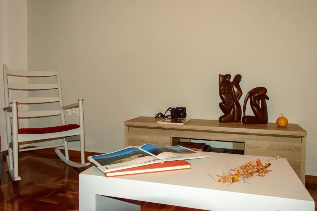 Cozy And Comfortable Apartment In Athens Center Atenas Exterior foto